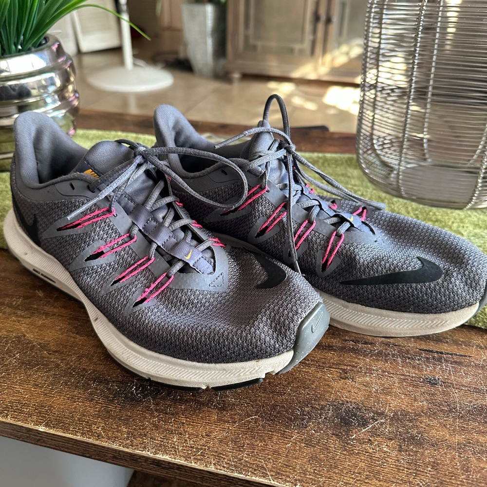 Nike Women Sz 8 Quest 2‎ AA7412-003 Gray & Pink Athletic Running Shoes Sneakers - Picture 4 of 12